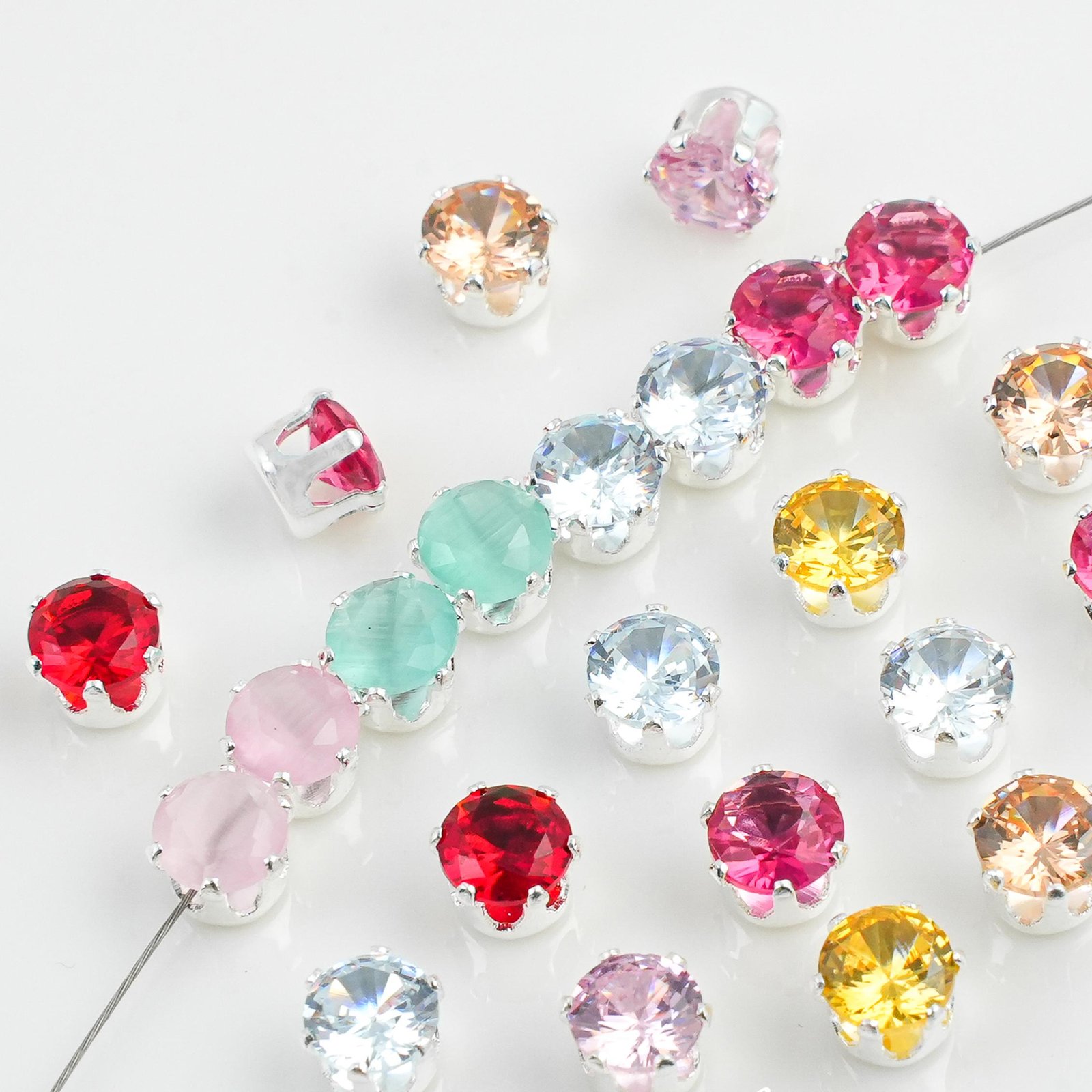 主图_06 Round Diamond 5*5mm Zircon Beads Gold Base silver Base Black base 50PCS - Image 1