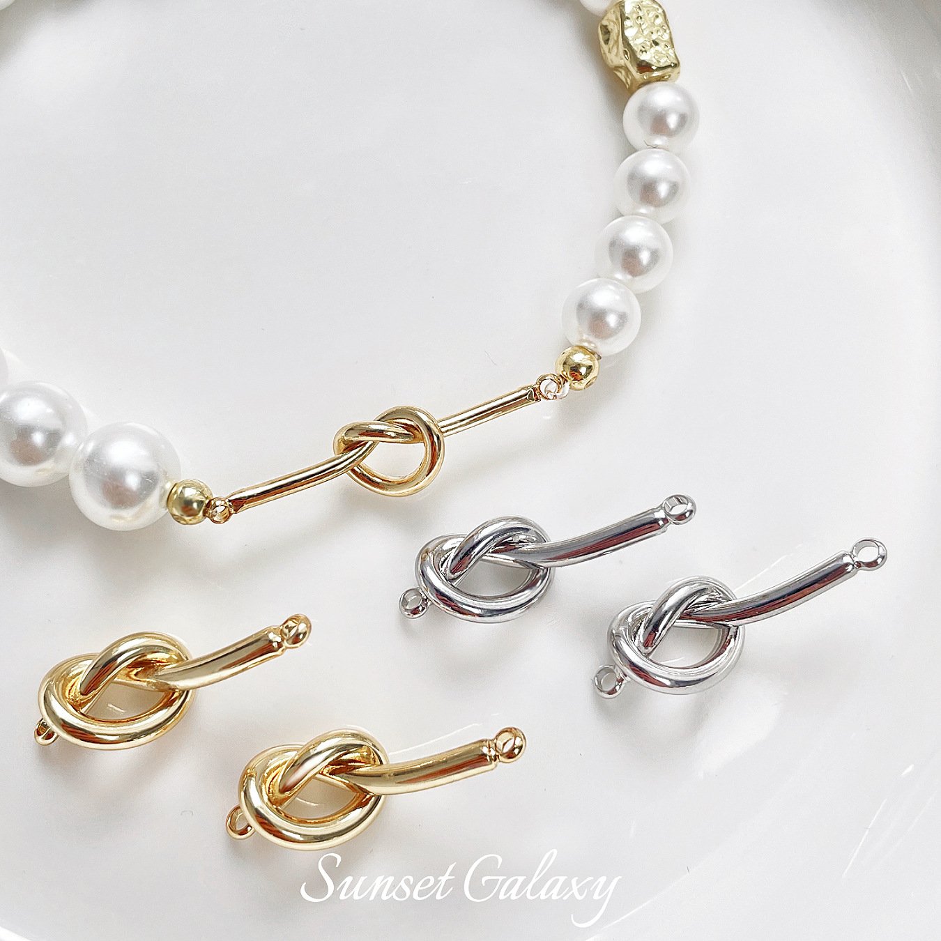 O1CN01IWZPS41XU9rrNKjWe_2217832672926-0-cib Copper Plated Real Gold Color Preservation Knot Double Hole Pendant Bead Accessories DIY Handmade Bracelet Necklace Bead Jewelry Material - Image 1