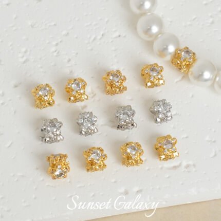 18K Gold-Plated High Color Retention Diamond-Encrusted Three-Sided Flower Spacer Beads Handmade DIY Beaded Bracelet Necklace Jewelry Accessories Material